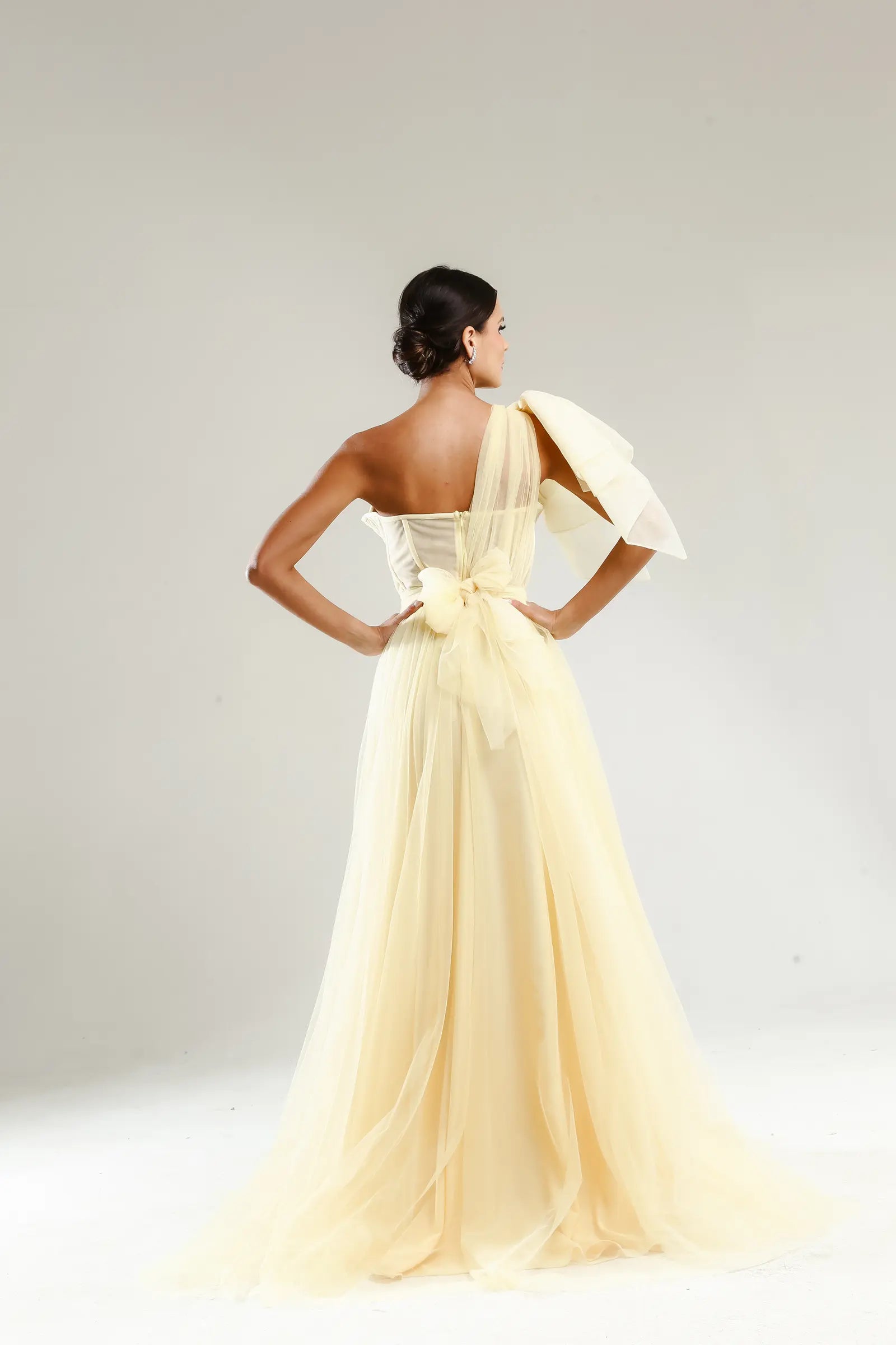 HILARY AMARELOCOSTAS